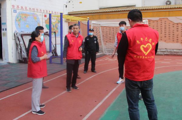 郑州49中防汛演练 (8)